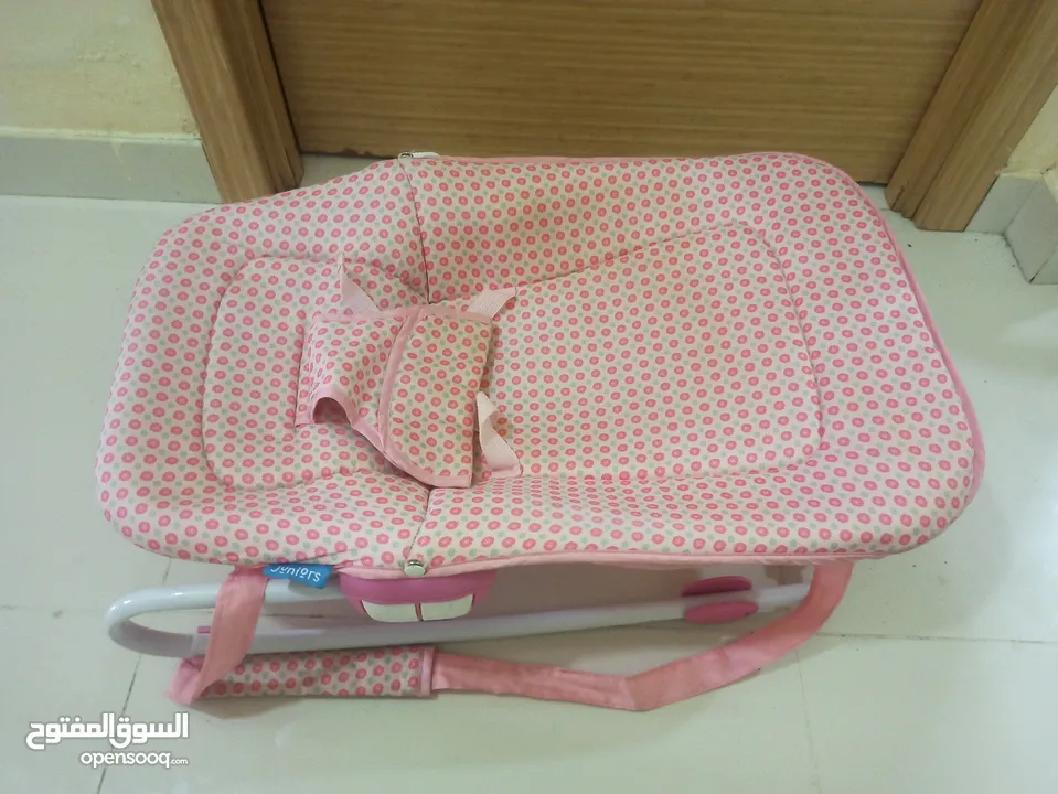 عربية اطفال + سرير اطفال  للبيع