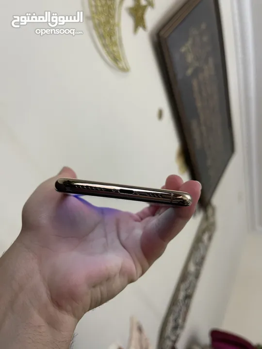 ايفون 11 برو ماكس 256 جيجا شبه جديد