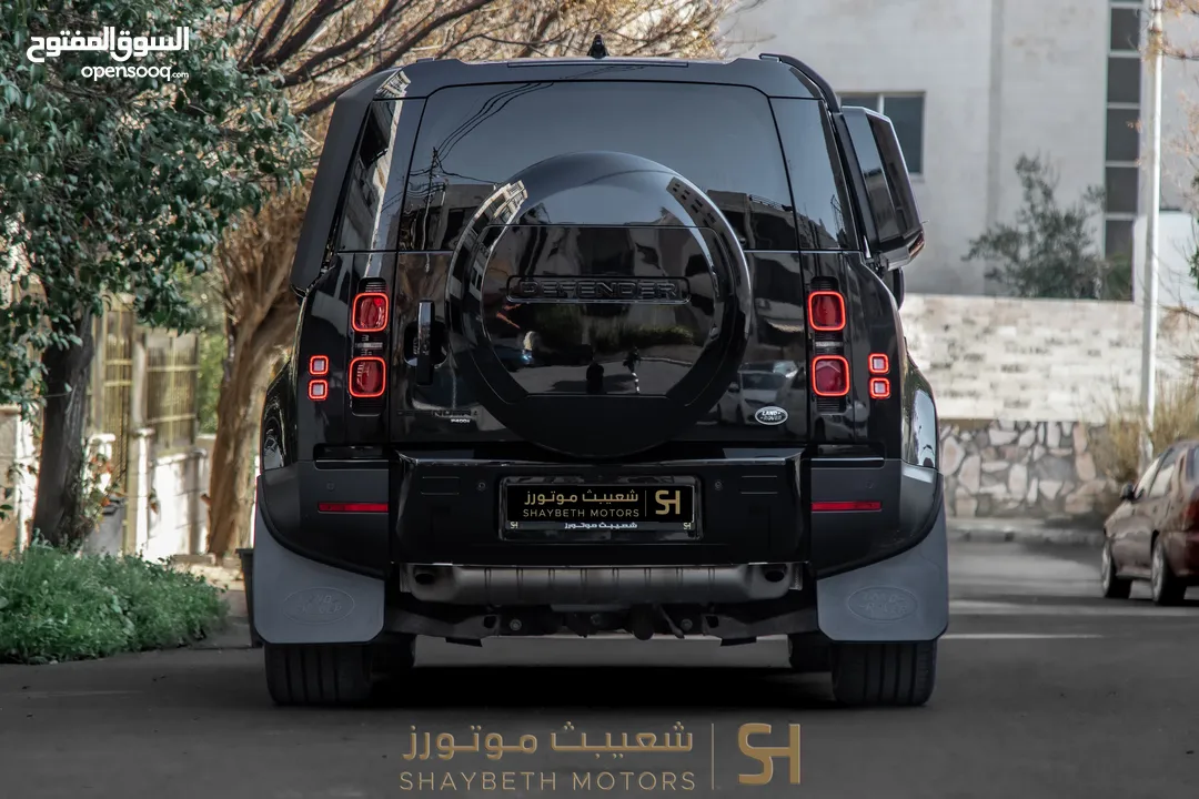 Land Rover Defender 2022 Plug in hybrid Black package  يمكن التمويل