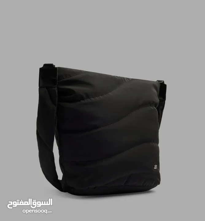 حقيبة كتف سوداء ماركة سكتشرز