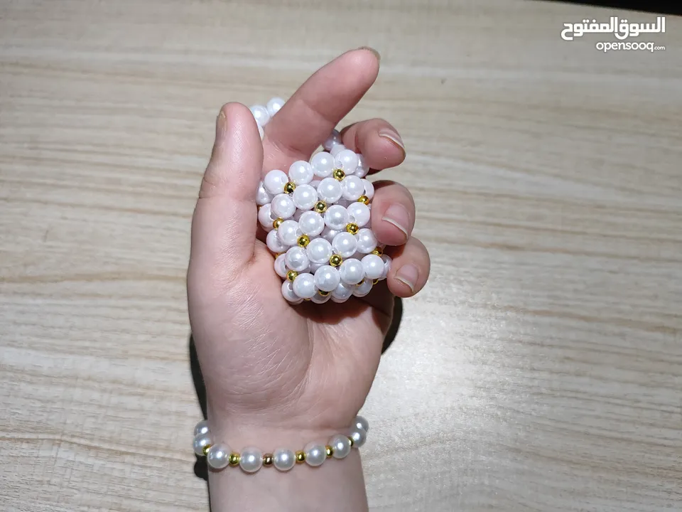ميداليات واساور وتوزيعات أعراس وحقائب من الخرز