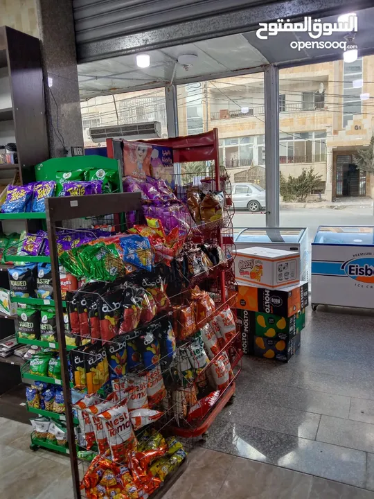 سوبر ماركت يعمل بشكل جيد للبيع بكافة معداته  وبضاعتة لعدم التفرغ