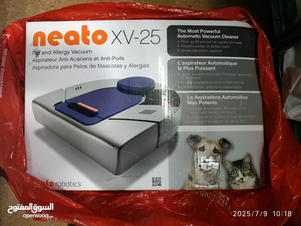 مكنسة روبوتية من طراز Neato XV-25