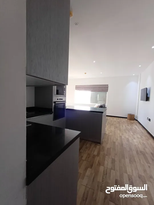 امواج شقه مطله على البحر للبيع