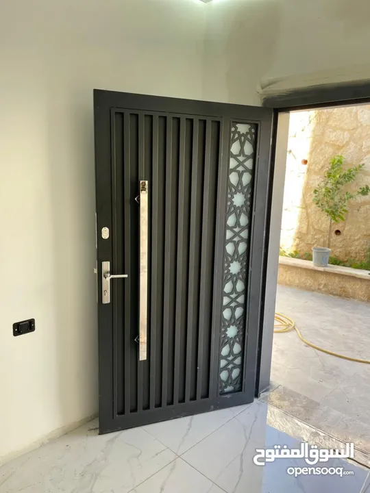 تفصيل ابواب وحراسات ودرزينات وكل شي يخص عالم الحديد