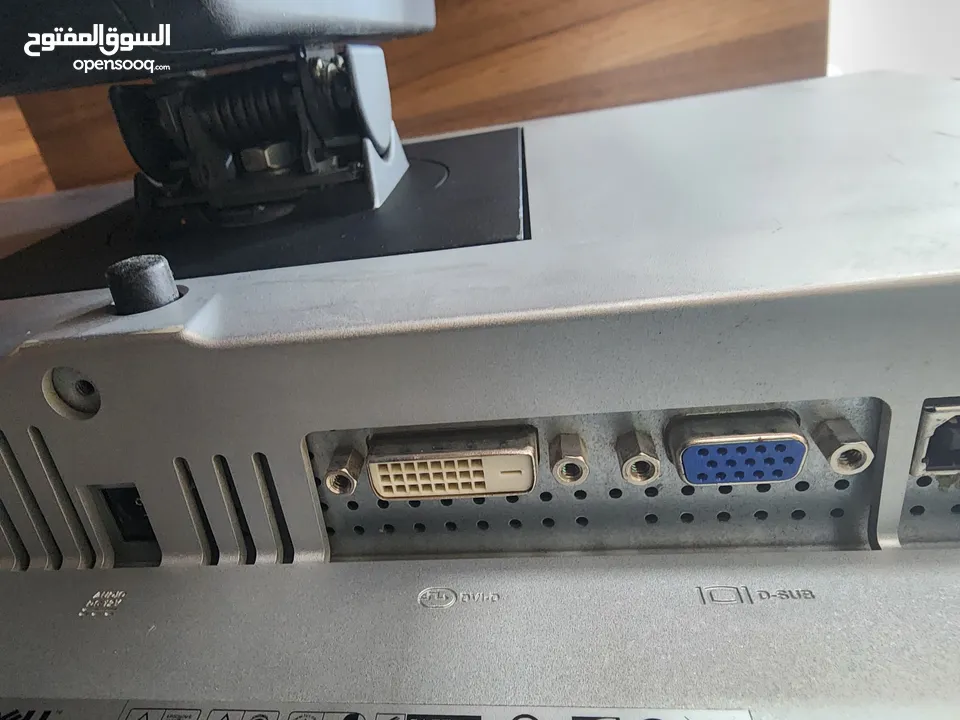 شاشة ديل حجم 22 بوصة مع ستاند متحرك للأعلى والاسفل، مع منافذ usb (VGA)