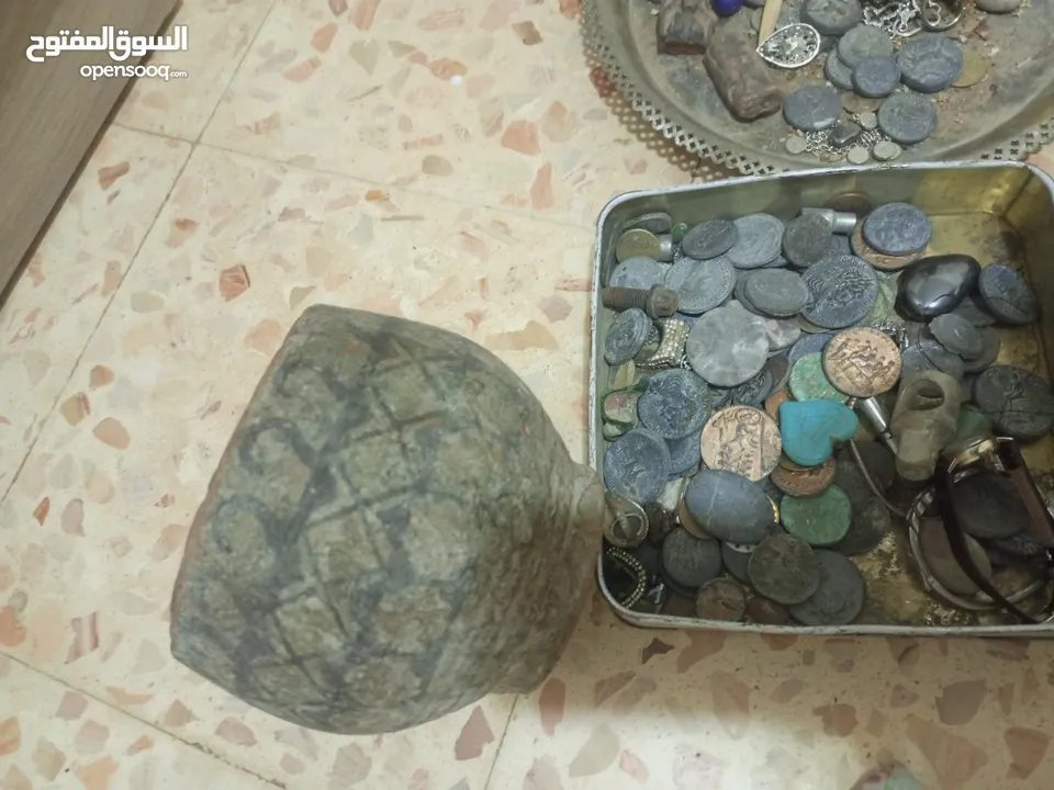 مجموعه عملات وقطع حجريه