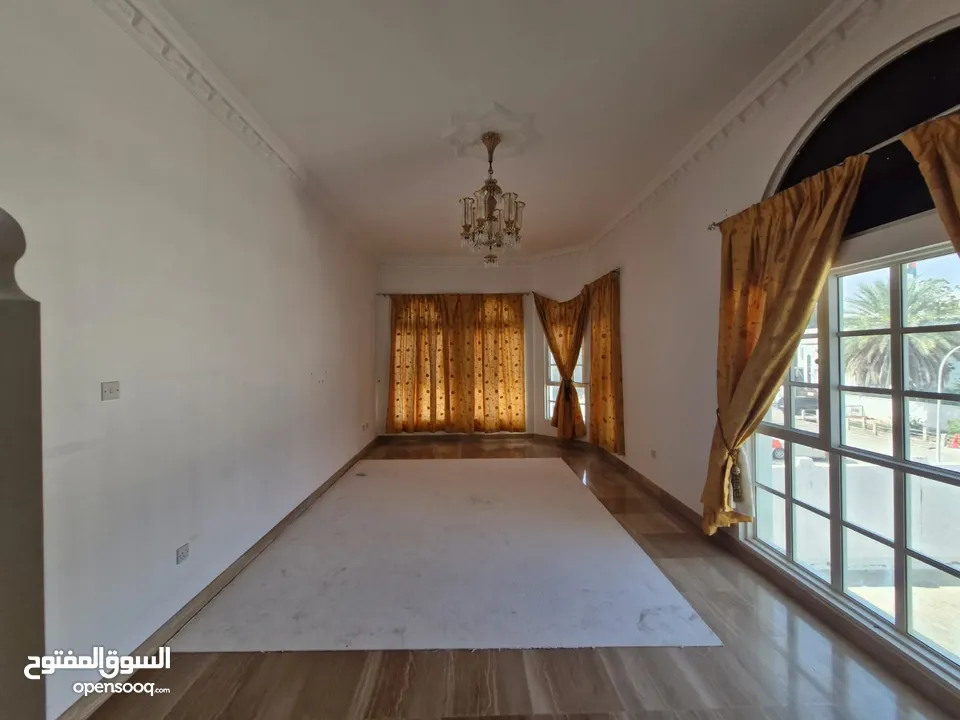 7 BR Amazing Villa In Shatti Al Qurum For Rent