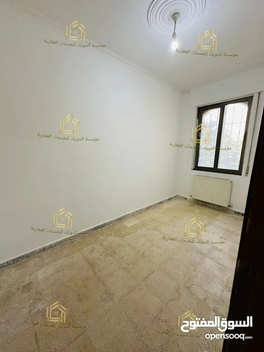 شقة طابقية - 4نوم 2ماستر - 400م - ارضية - حديقة - ترسات - موقع هادئ ومميز