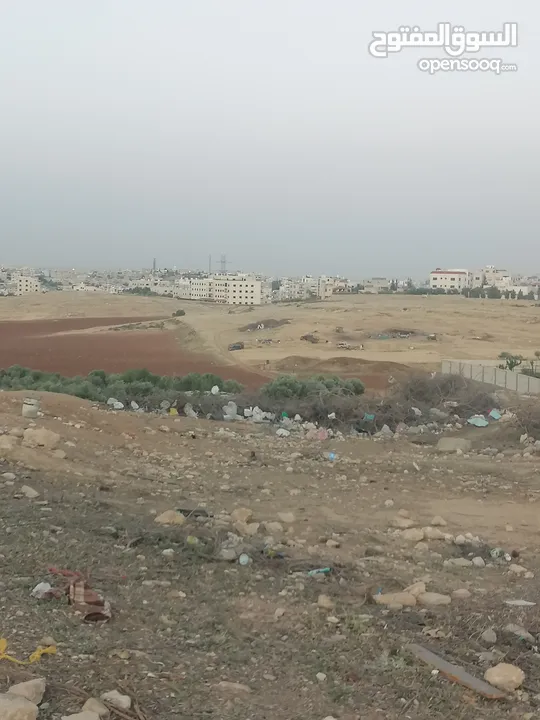عده قطع قرب شارع المطار اليادوده