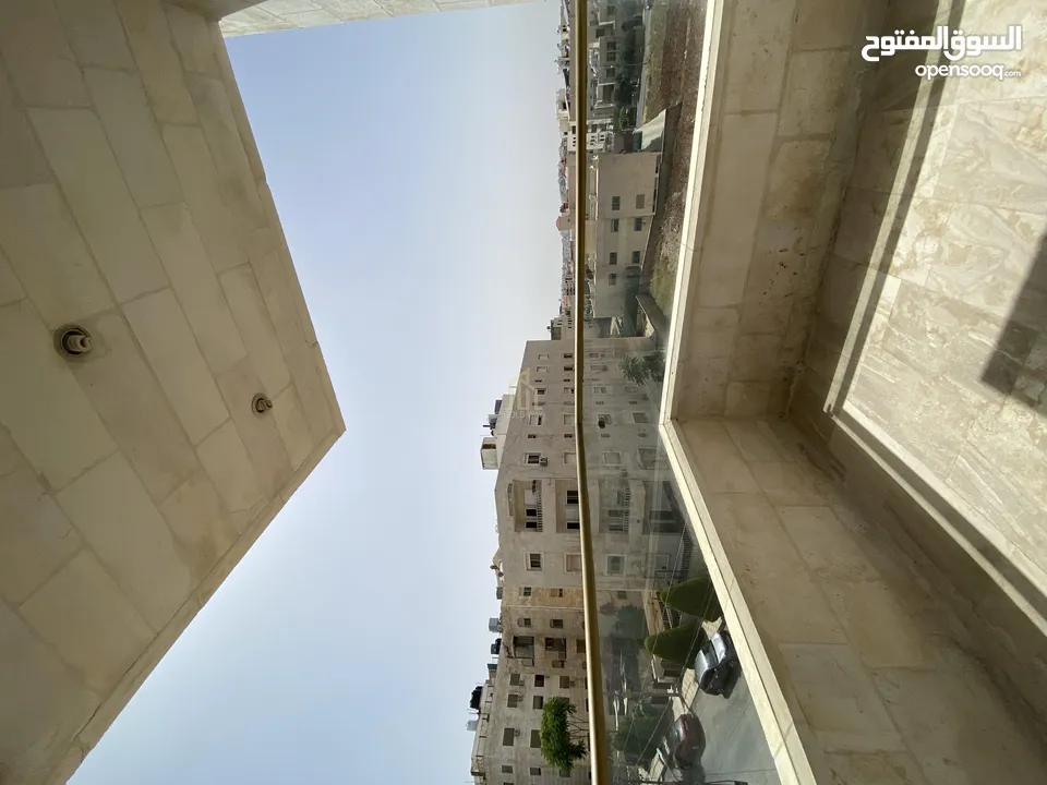في أرقى مناطق حي الصحابه شقة طابق ثالث 183م بتشطيبات راقية / ref 9519
