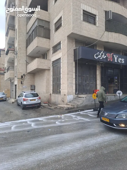 محلات تجارية باب او بابين + شقة للبيع 120 متر