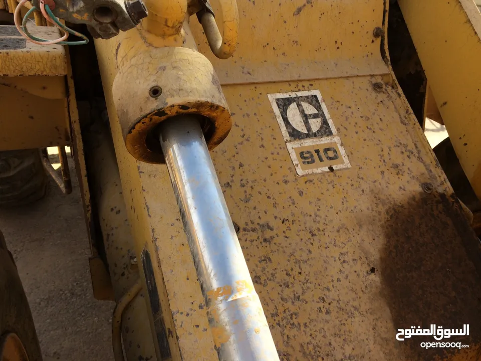 CATERPILLAR 910