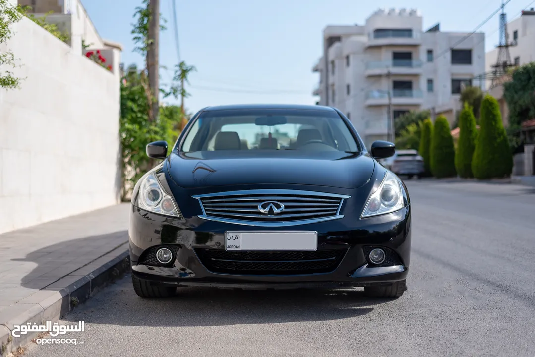 إنفينيتي G37 موديل 2012 - 4 جيد - سيارة رياضية مع محرك V6 3.7L
