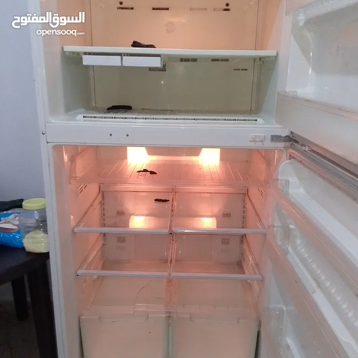 ثلاجه دايو نظيفه تبريد قوي و محترمه