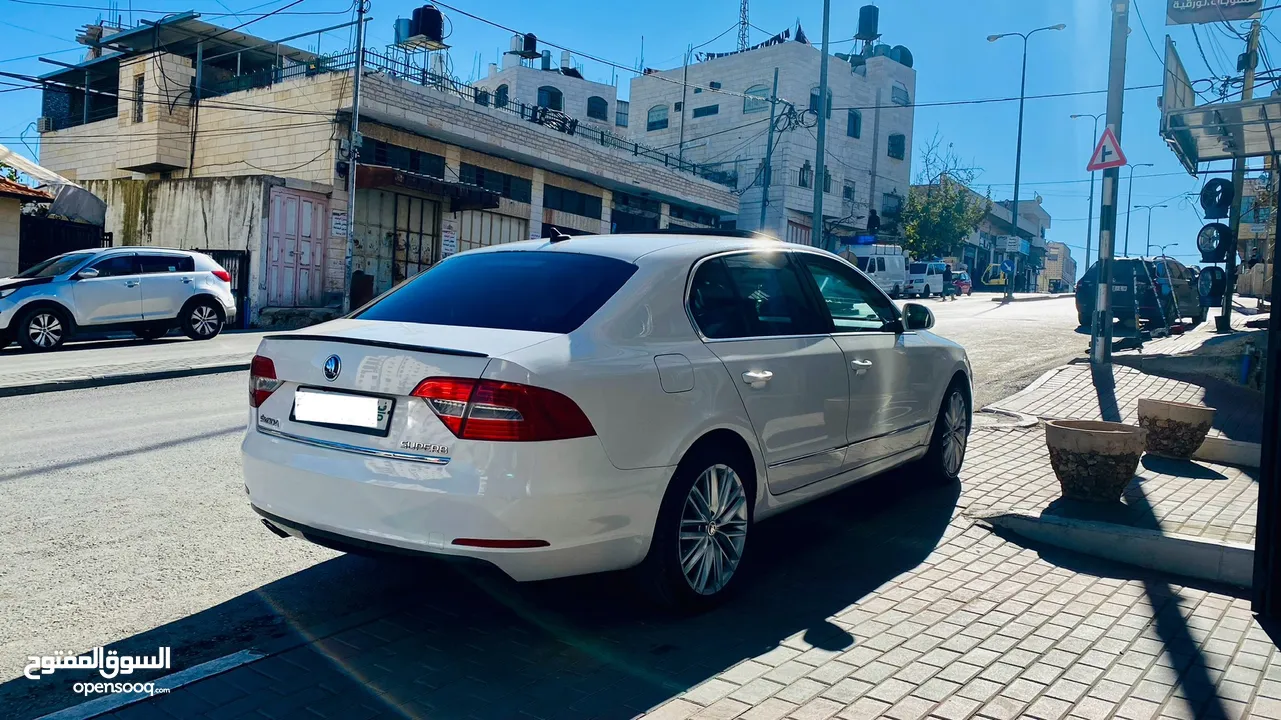 سكودا سوبيرب 2014 ديزل فل اضافات مع فتحة سقف على الكاش أو بدل
