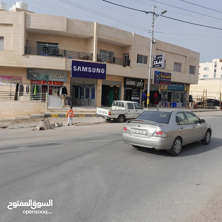 مجمع للبيع مادبا حنينا شارع السلطه بجانب سوبرماكت ابو حبيب الركيبات
