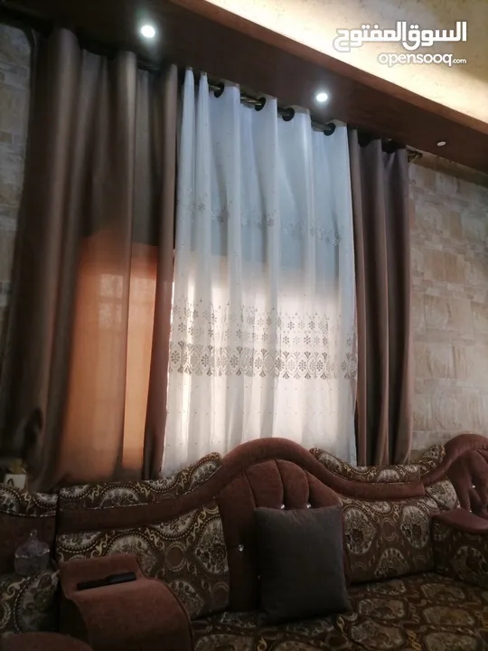 سجاد ة مع برداية لللبيع