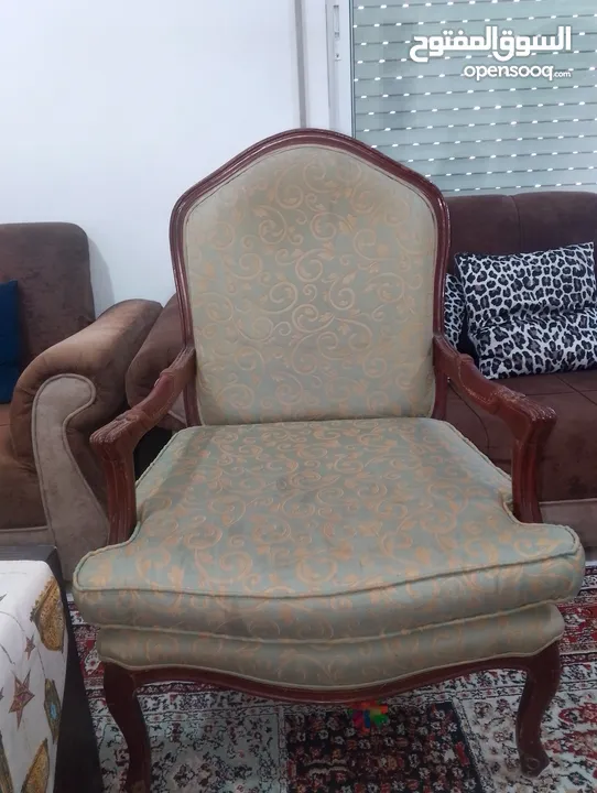 طقم كنب مستعمل مع نثريات