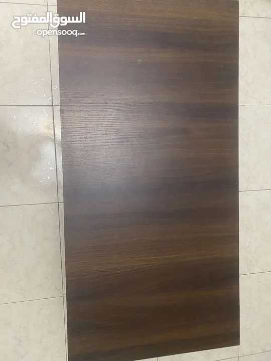 طاوله لغرفه الجلوس