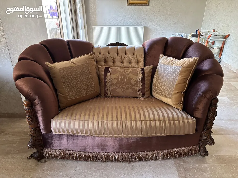 طقم كنب - غرفة ضيوف بحالة جيدة جدا Living Room Furniture