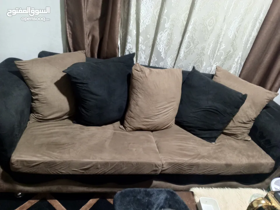 طقم كنب مع طاولات