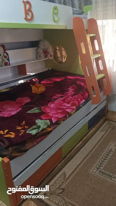 3 سراير فى واحد حجم كبير كما هو موضح فى الصور واحد سحاب مع 3 ادراج وطابقين ودرج صناعه اندونيسيا ABC