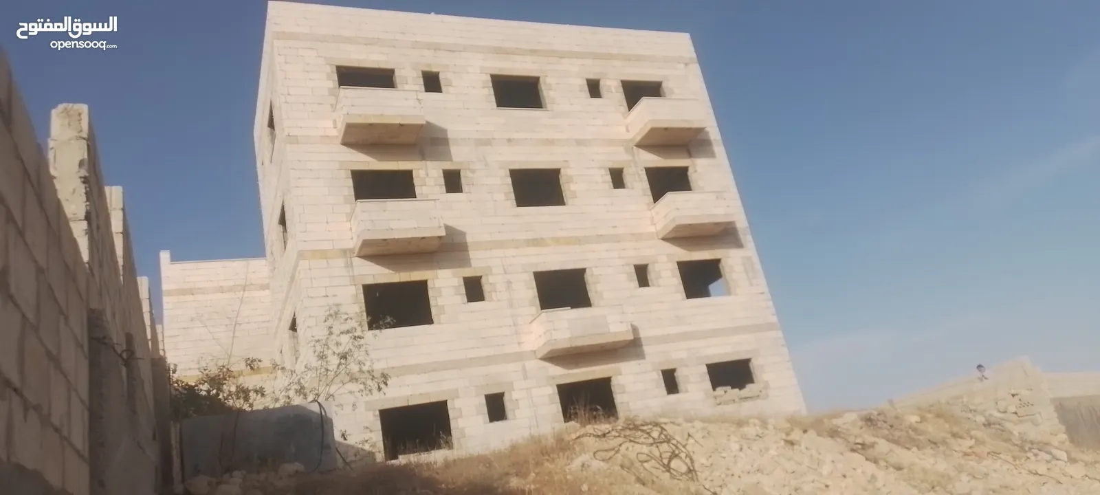 عماره سكنيه في صالحية العابد مكونه من أربع طوابق  وكراج وبئر ماء 60 متر وكوشان مستقل جميع الخدمات