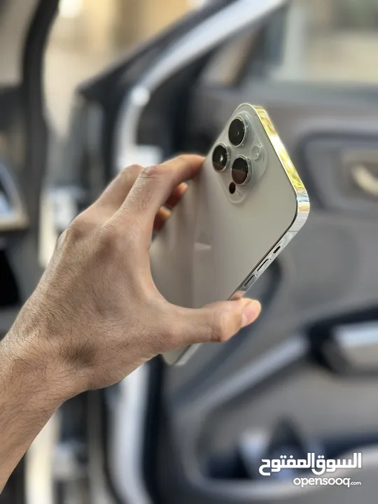 ايفون 14 برو ماكس 256 جيجا بطارية 87 الجهاز مغير شاشة اصلية عن تلفون تاني  بصمة وجه شغالة مية بالمية