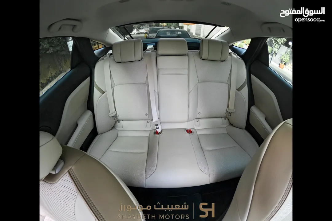 Toyota Crown hybrid 2023 premium