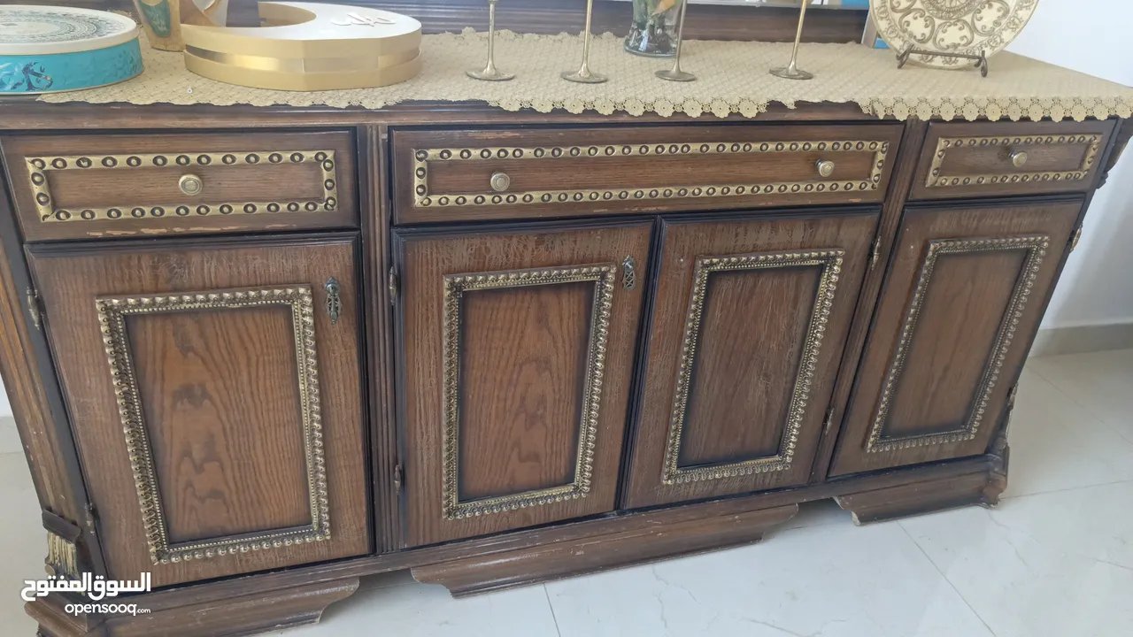 غرفة سفرة موديل كلاسيكي راقي مكونة من 3 قطع للبيع