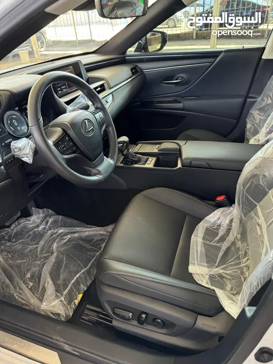 Lexus ES 300h 2021  لكزس هايبرد حره غير مجمركه ، البيع : مجمرك جاهز او بدون جمرك حره