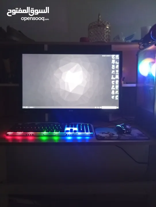 كمبيوتر مع العاب  المواصفات 16g رام  كرت شاشة GTX 960 4g معالج i7 جيل سادس مساحة واحد تيرا