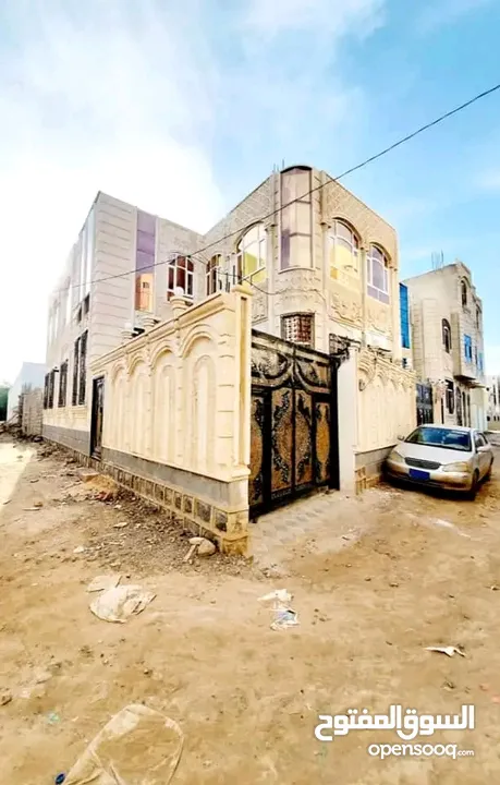 فله للبيع اليمن صنعاء حي دارس قريب كل الخدمات شارعين دو ودور الثاني مرفت للسقف