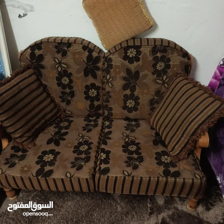 طقم موريس خشب زان أصلي و بحالة الجديد و اسفنج و تنجيد جديد للبيع و الله يطرح لك البركه .