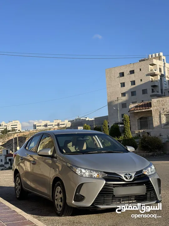 تويوتا يارس 2021 جمرك جديد السيارة بحالة الوكالة  ممشاها قليل