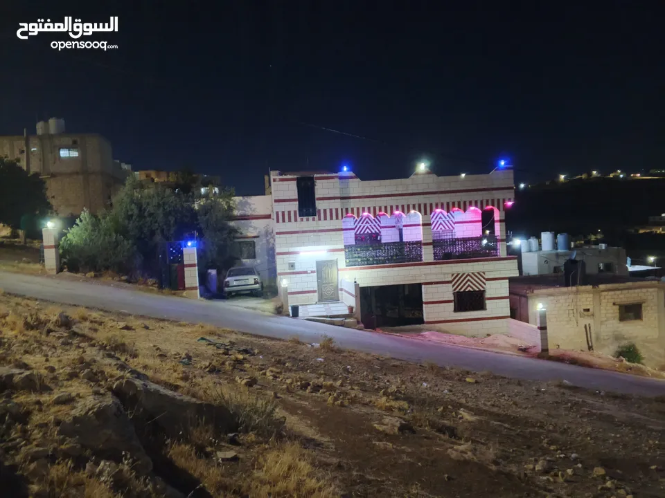 بيت للبيع بداعي السفر الموقع المفرق بلعما الحي الشمالي بجانب مسجد خالد بن الوليد  المالك الشيخ ماجد