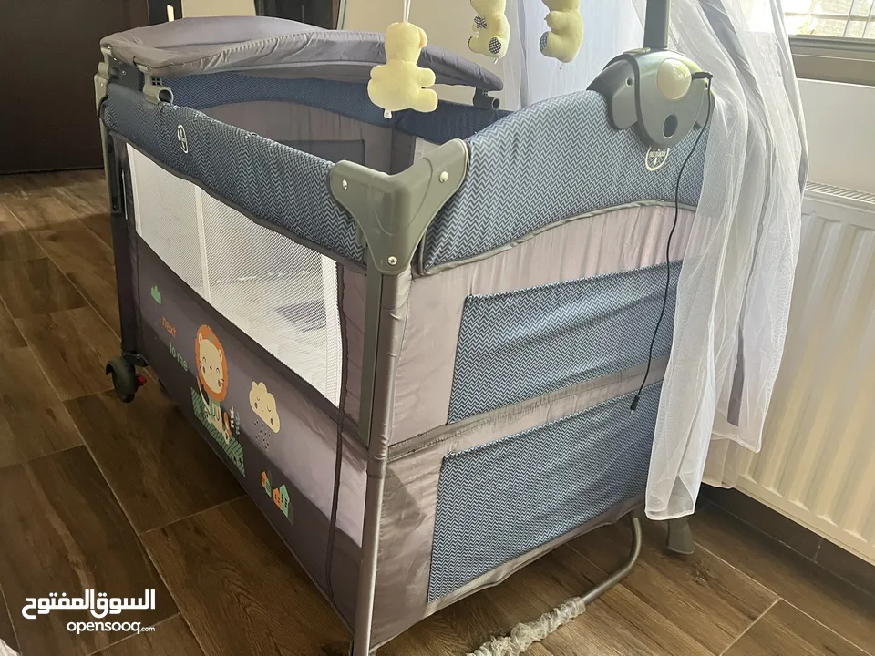 سرير اطفال مع فرشه