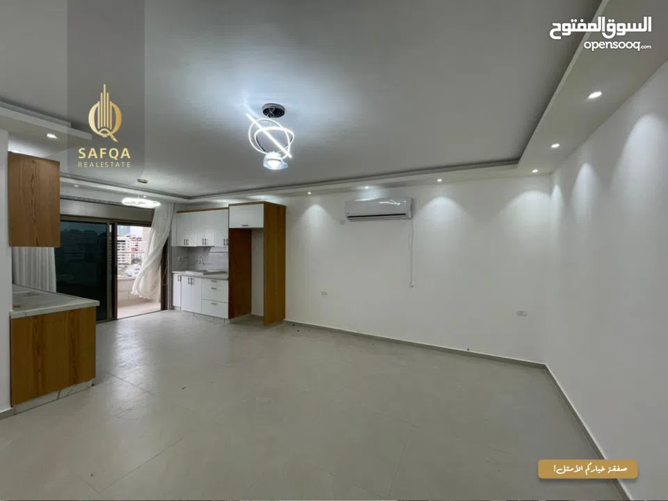 شقة غير مفروشة مميزة بتشطيب عصري واطلالة بالقرب من بنك فلسطين الادارة العامة