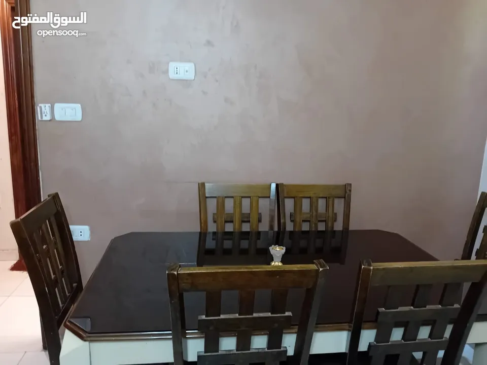 شقة اللبيع غرب إشارة البتراء 300 متر مساحة الشقة 140 متر ثاني فني