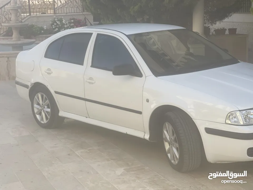 سكودا اوكتافيا توور 2008 فحص نظيف جدا ضواو جديده غمازات جديدة فرش جلد تنجيد غرفه تخلو من العيوب