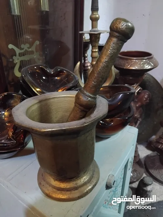 تحف ونحاسيات
