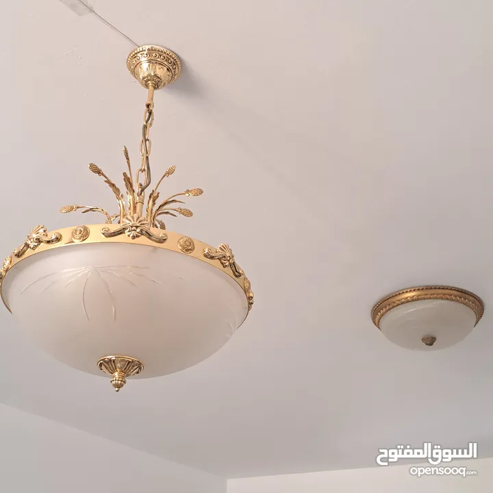 اضاءة سقف ماركه ايطاليه مطليه ذهب .. لايوجد فيها اي عيب