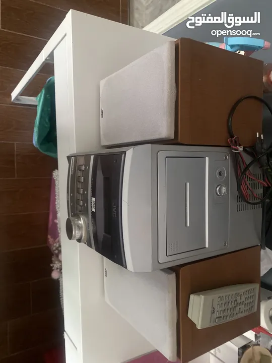جهاز ستيريو DVD مع راديو ومشغل أقراص سي دي واشرطه عاديه القديمه مستعمل بحالة الوكاله