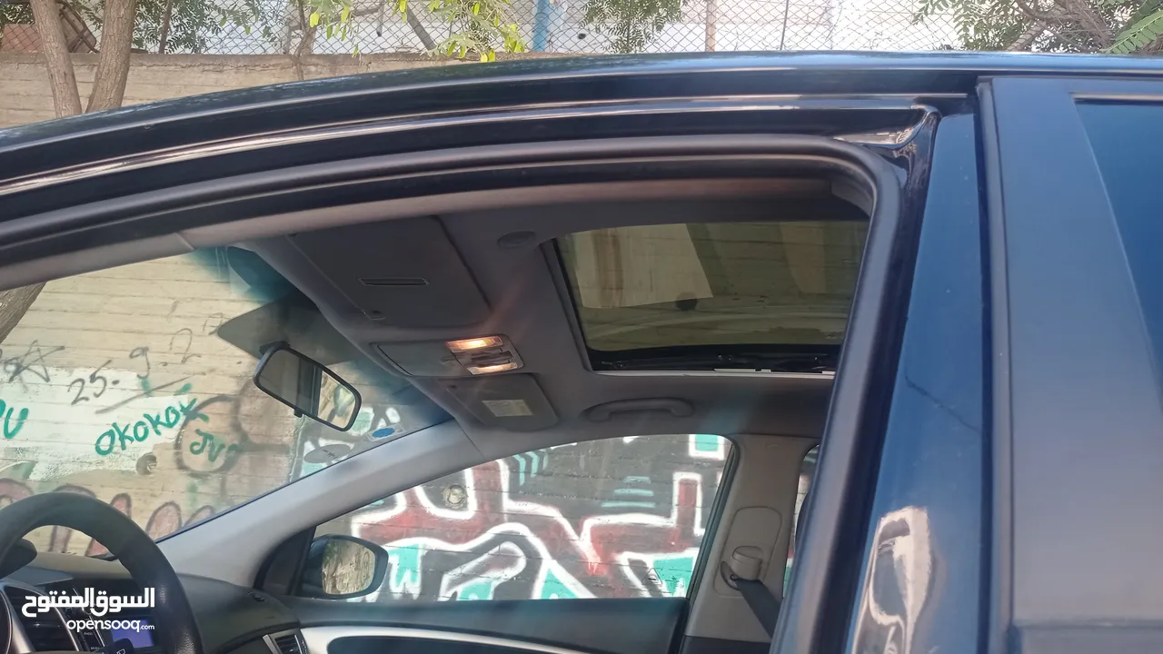 هيونداي i30 سنة 2016 اوتومات مع فتحة بانوراما....نخب