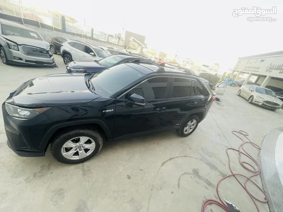 2021 TOYOTA RAV4, LE  بطاريه ليثيوووم السياره توب نضافه بصلاه على النبي