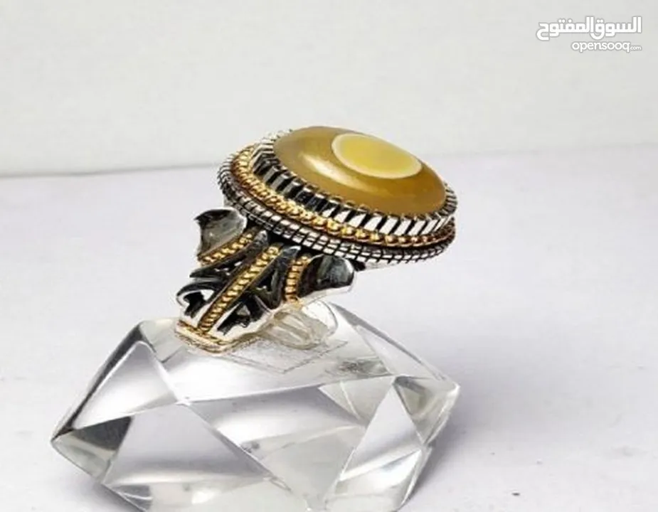 خاتم فاخرمصنوع يدويامن الفضة الخالصة(925) مزود بحجرالعقيق شجري طبيعي يتميز بنقوش فريدةعلي شكل شجرة ا