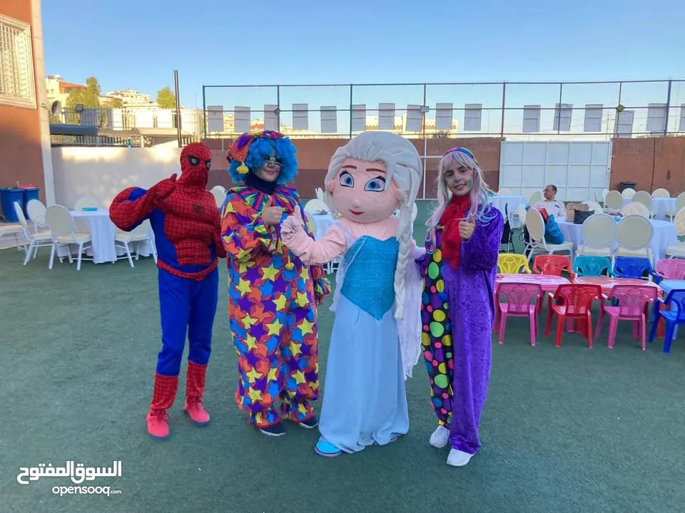 شخصيات كرتونية ومهرجين