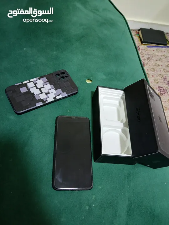 iphone 11 pro max for sale without any replacement and box and cover and charger and 7 back cover