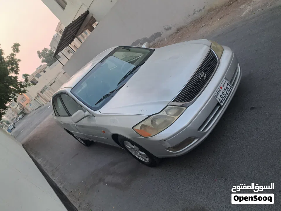 للبيع تويوتا افالون موديل 2000